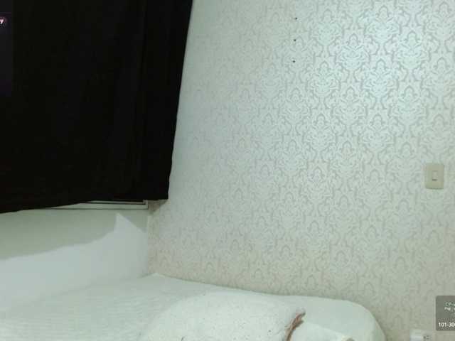 Annyrosse00 live cam on BongaCams