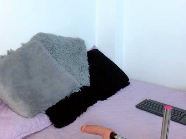 Annyrosse00 live cam on BongaCams