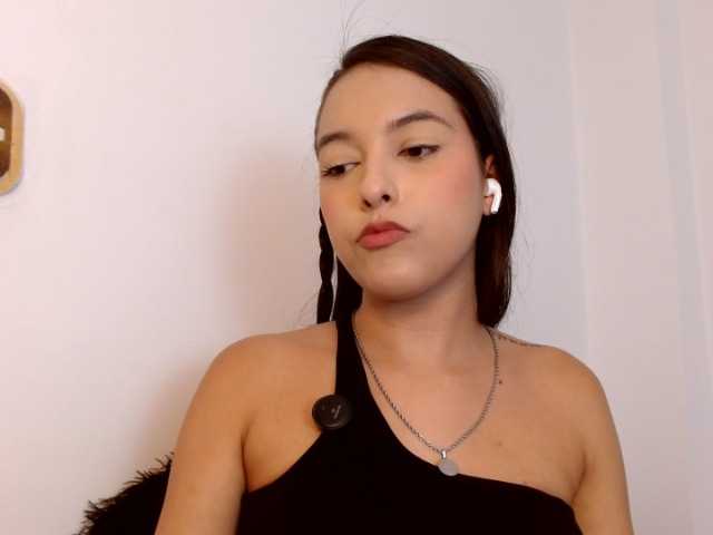 Annyrosse00 live cam on BongaCams