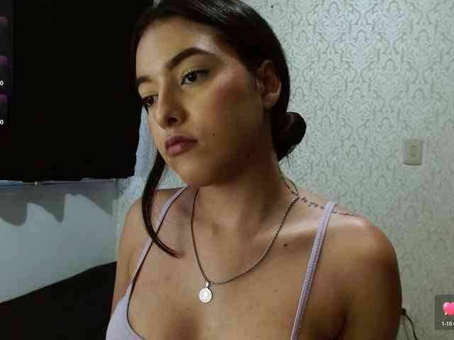 Annyrosse00 Live Webcam on BongaCams