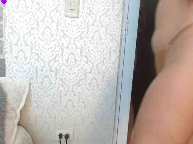 Annyrosse00 Live Webcam on BongaCams