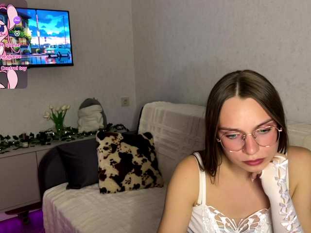 le modèle AmyYammy est en webcam porno dans un show sur le site bongacams, il possède les tags suivants: White/Caucasian,Brunette,Shaved