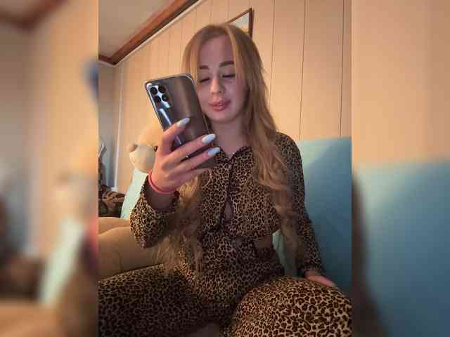 Miss-Etikaa webcam