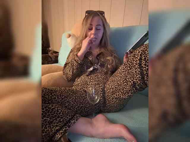 Miss-Etikaa webcam