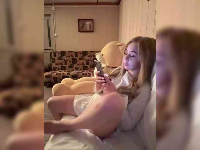 Miss-Etikaa webcam
