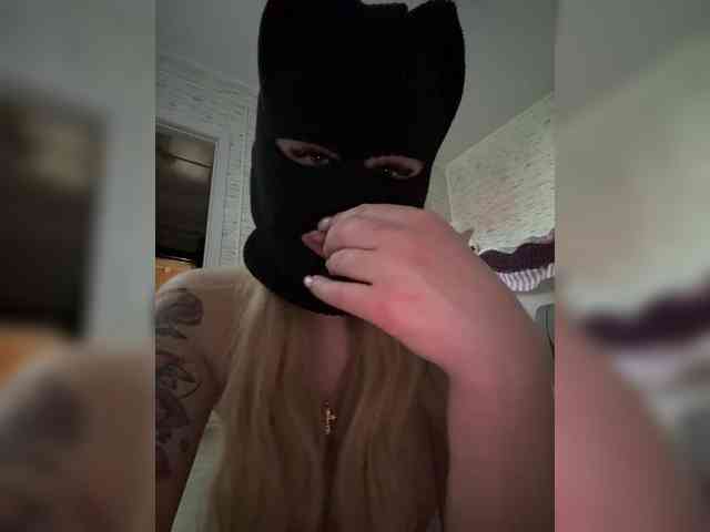 Black-Etika webcam