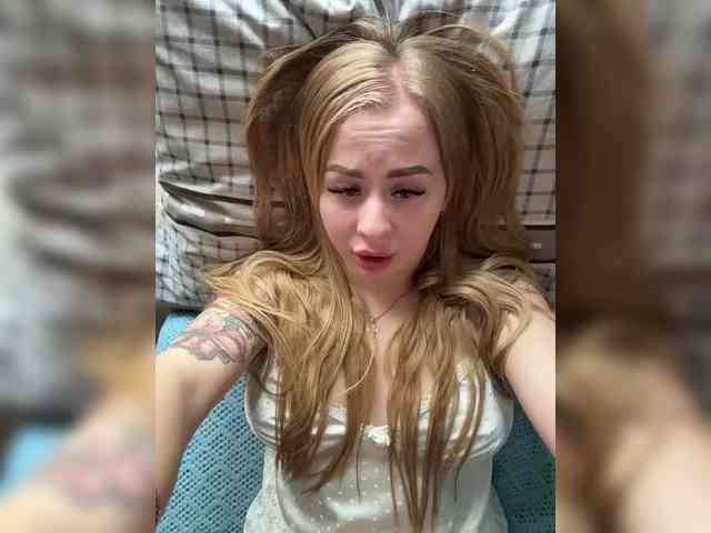 Miss-Etikaa webcam