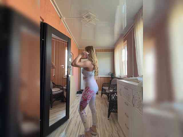 Miss-Etikaa webcam