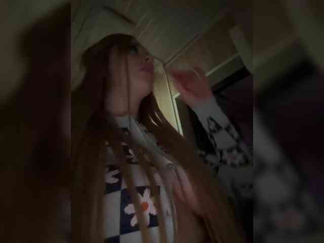 Miss-Etikaa webcam