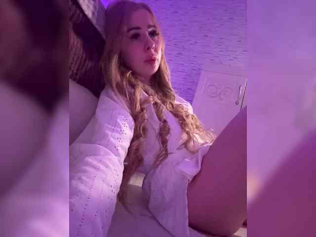 Miss-Etikaa webcam