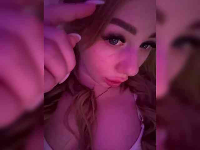 Miss-Etikaa webcam