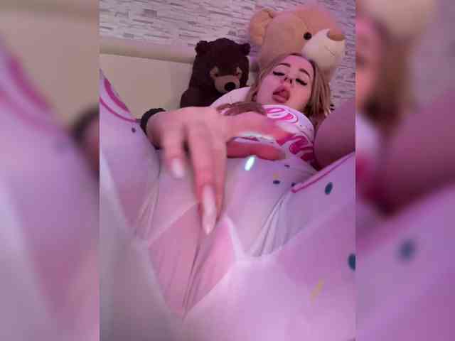 Miss-Etikaa webcam