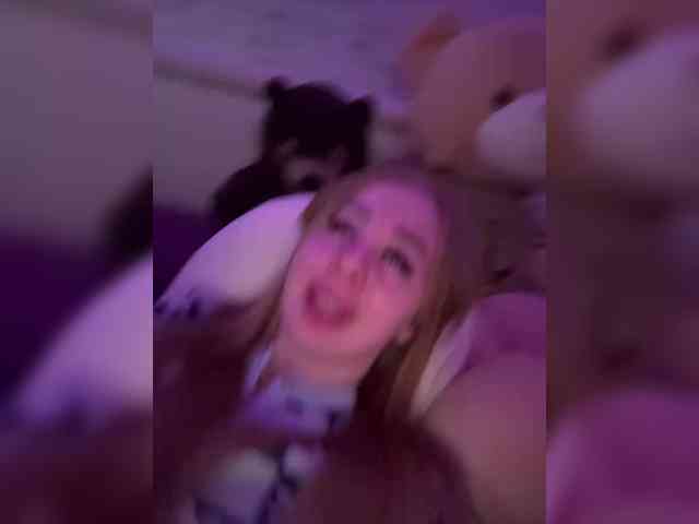 Miss-Etikaa webcam