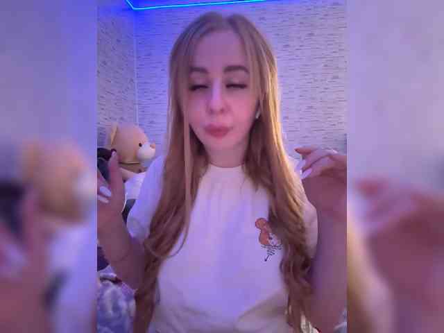 Miss-Etikaa webcam