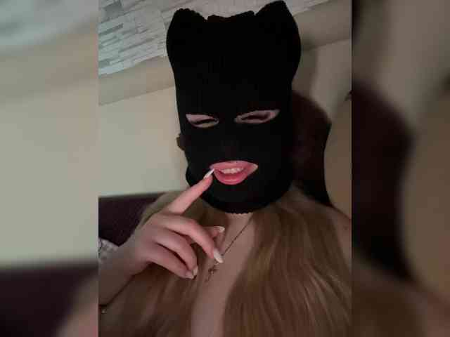 Black-Etika webcam