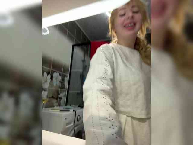 Miss-Etikaa webcam