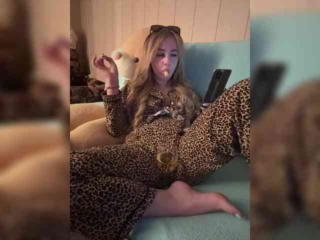 Miss-Etikaa webcam