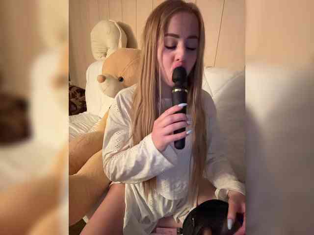 Miss-Etikaa webcam