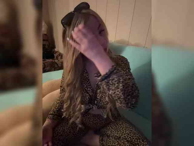 Miss-Etikaa webcam