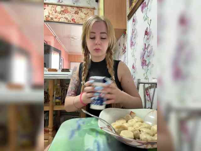 Miss-Etikaa webcam