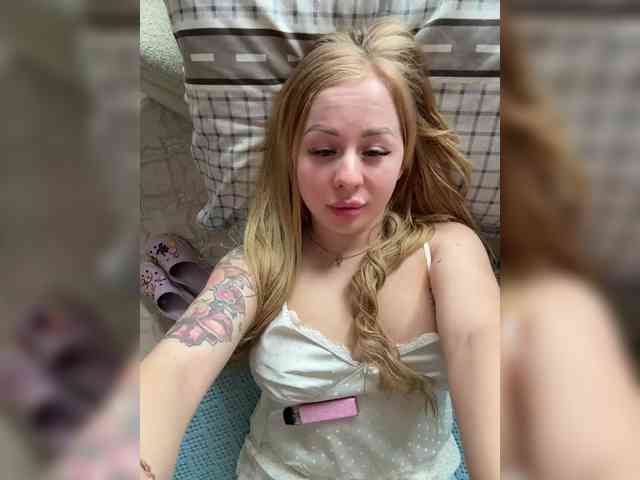 Miss-Etikaa webcam
