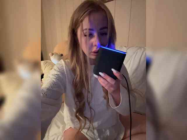 Miss-Etikaa webcam