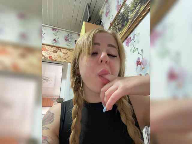 Miss-Etikaa webcam