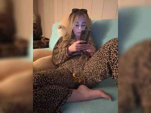 Miss-Etikaa webcam