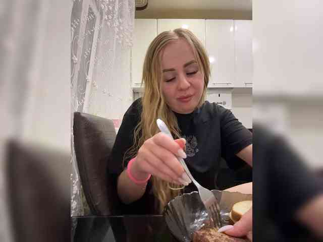 Miss-Etikaa webcam