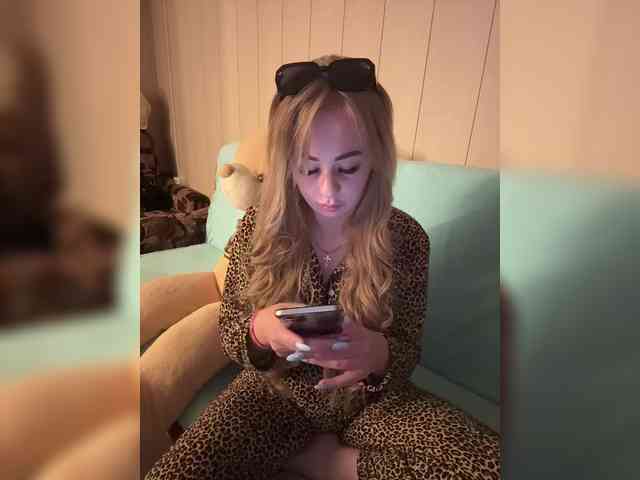 Miss-Etikaa webcam