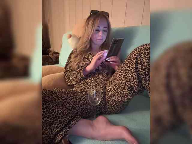 Miss-Etikaa webcam