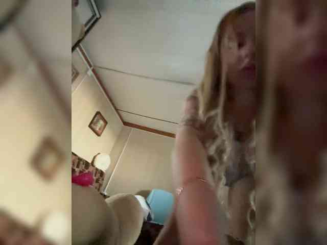 Miss-Etikaa webcam