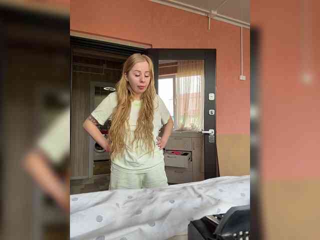 Miss-Etikaa webcam