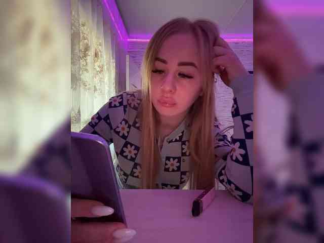 Miss-Etikaa webcam