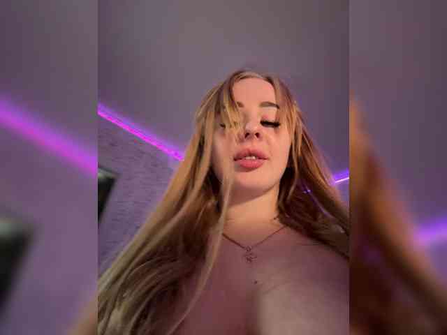 Miss-Etikaa webcam