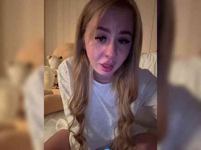 Miss-Etikaa webcam