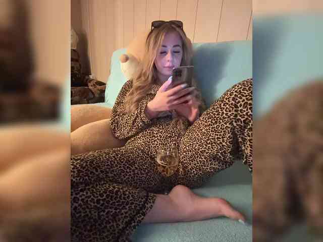 Miss-Etikaa webcam
