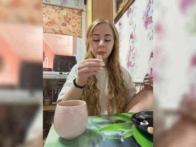 Miss-Etikaa webcam