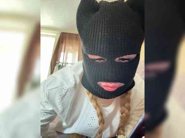 Black-Etika webcam