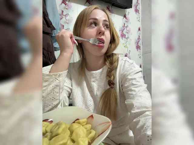 Miss-Etikaa webcam