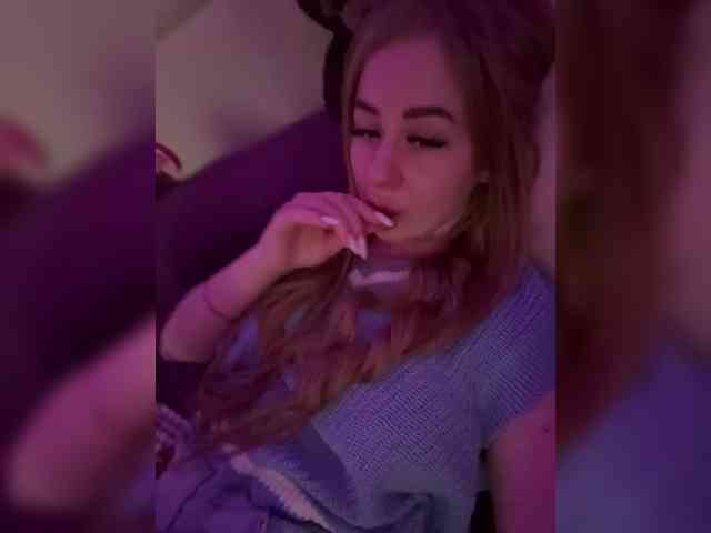 Miss-Etikaa webcam