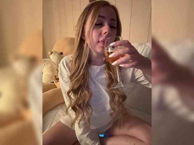 Miss-Etikaa webcam