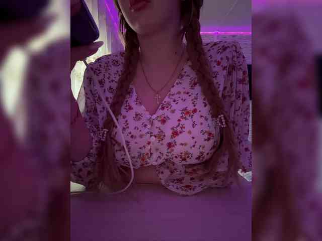 Miss-Etikaa webcam