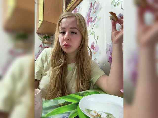 Miss-Etikaa webcam