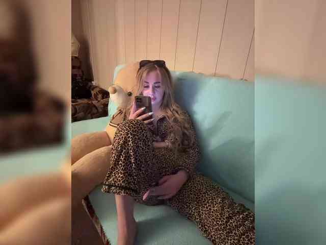 Miss-Etikaa webcam