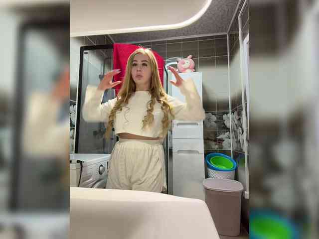 Miss-Etikaa webcam