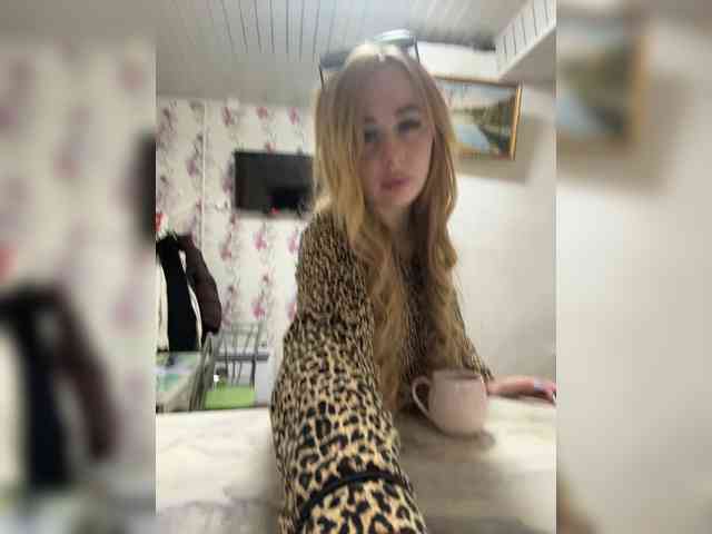 Miss-Etikaa webcam