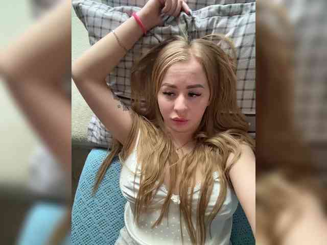 Miss-Etikaa webcam