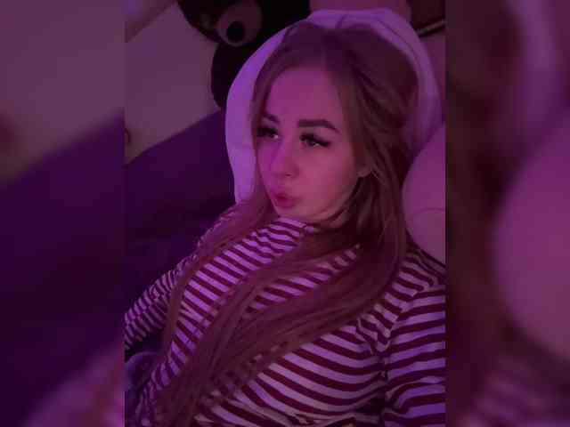 Miss-Etikaa webcam