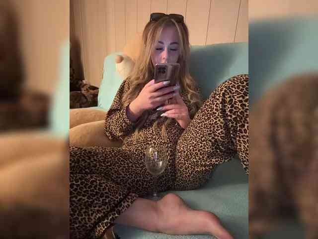 Miss-Etikaa webcam